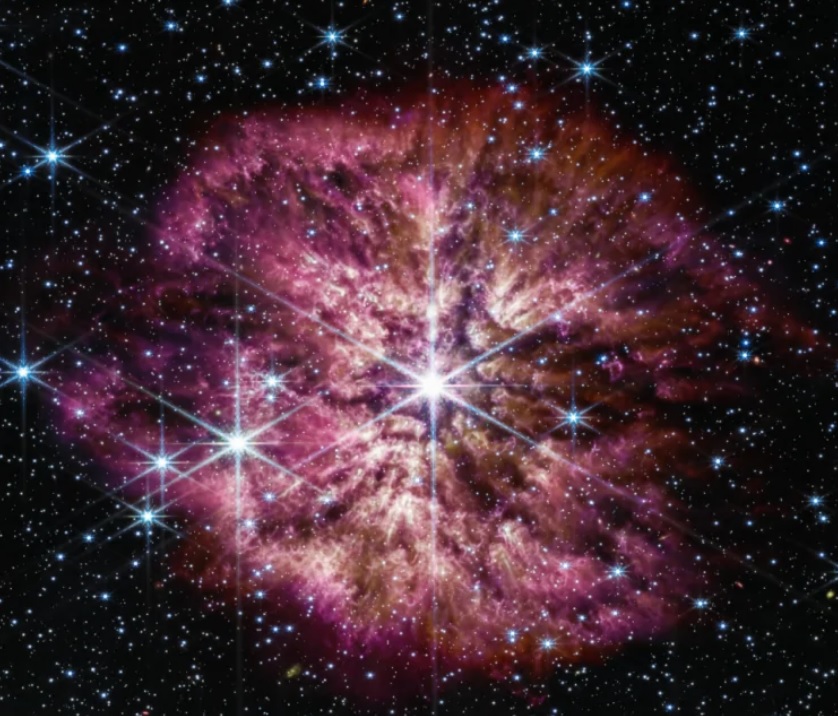 Астрономи показали зірку в сузірʼї Трикутника, яка незабаром вибухне і стане надновою