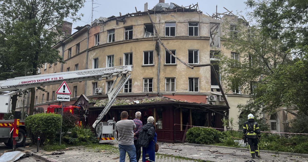 У Львові завершили пошукову операцію: унаслідок ракетної атаки загинули 10 людей