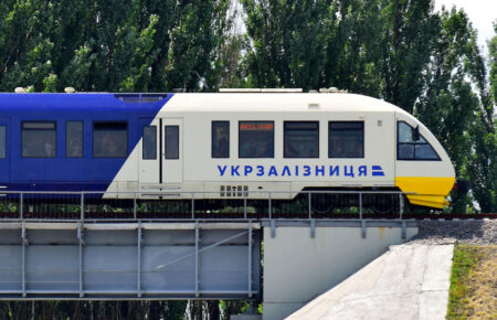 «Укрзалізниця» повертає воєнізовану охорону у поїзди