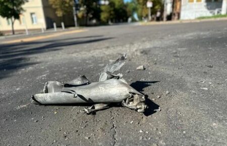 Росіяни вдарили по району Корабел у Херсоні, загинула людина