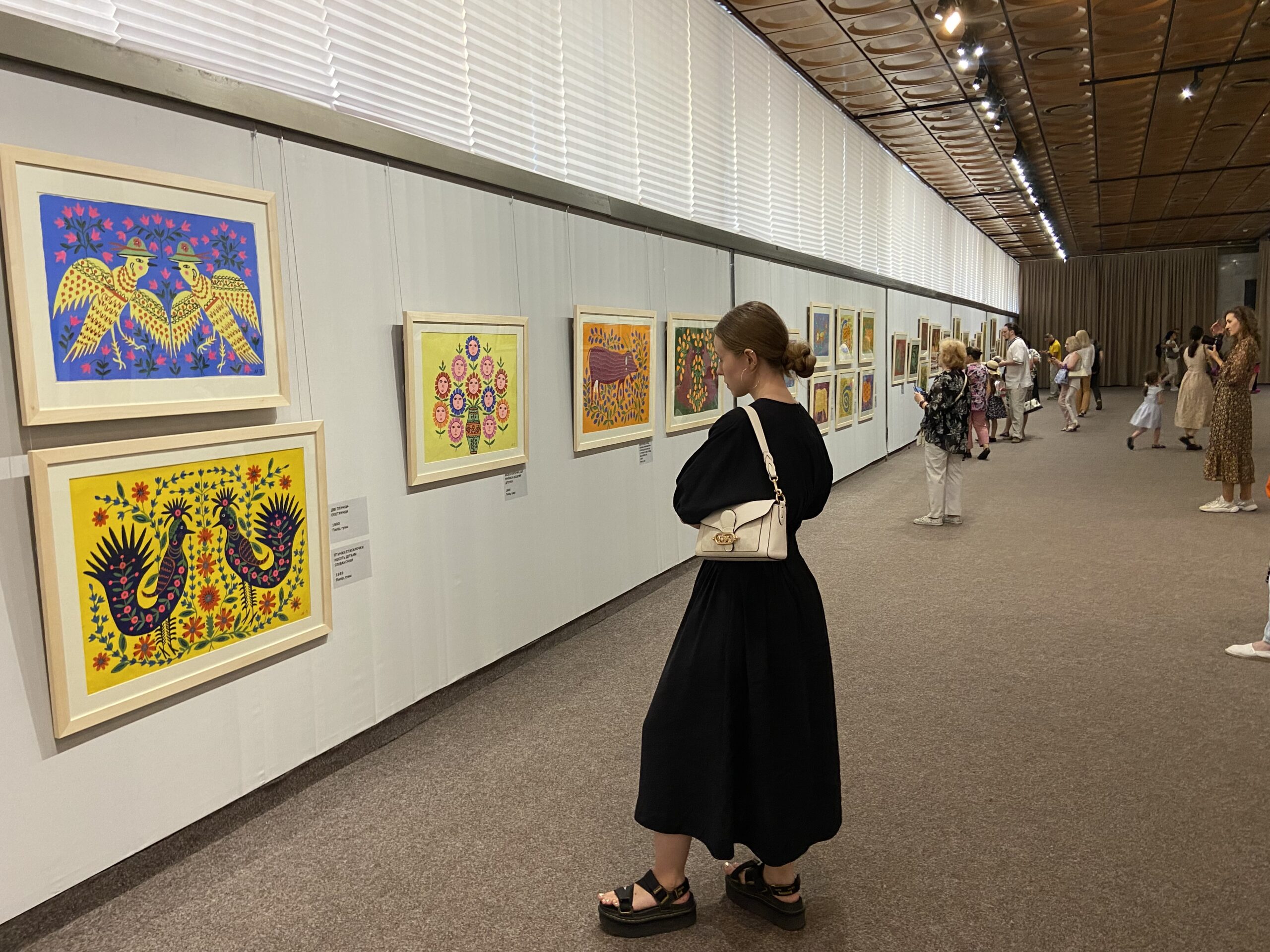 «Марія малює»: у Києві показали 100 картин Марії Примаченко, які ще ніколи не експонували