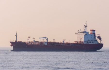 Російський військовий корабель погрожував торгівельному судну в Чорному морі (ВІДЕО)