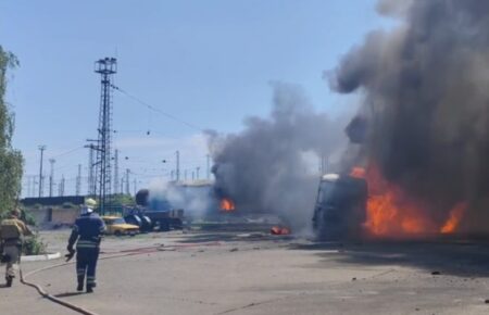 Окупанти повідомили про пошкодження залізниці внаслідок вибухів в Ясинуватій (ВІДЕО)