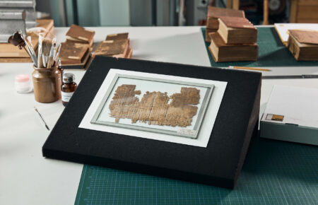 У бібліотеці Австрійського університету знайшли фрагмент найдавнішої книги у світі