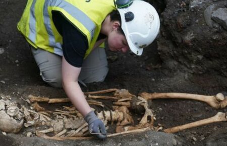 В Ірландії останки 100 жителів Середньовіччя знайшли на будмайданчику готелю