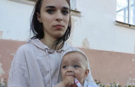 Україна повернула мати й дитину, яких депортувала Росія