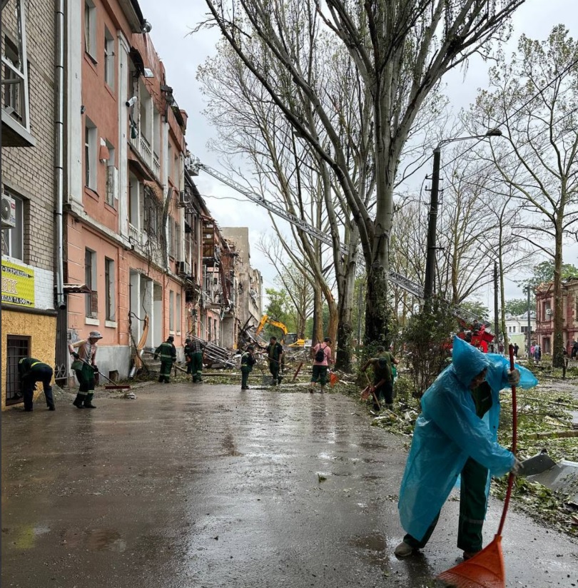 У Миколаєві внаслідок обстрілів пошкоджені понад 60 житлових будинків — мер