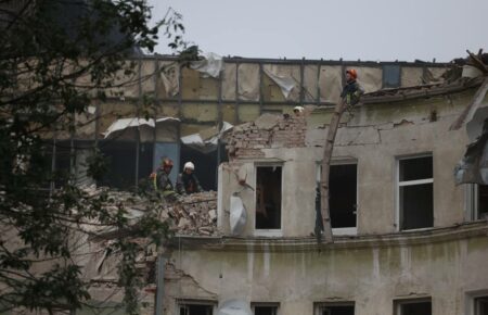 Під завалами зруйнованого будинку у Львові можуть перебувати 2 людей — рятувальник ДСНС