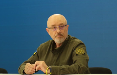 Парі Резнікова щодо курток для ЗСУ — недостойна поведінка міністра воюючої країни — юристка