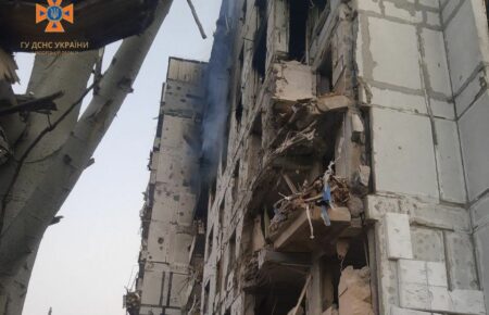 Внаслідок обстрілу росіянами міста Оріхів сталася пожежа у багатоповерхівці