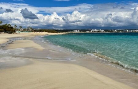 Більшість пляжів Кіпру можуть зникнути до 2100 року — дослідження