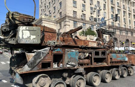 В Киеве на Крещатике выставили уничтоженную технику российских окупантов (ФОТО)