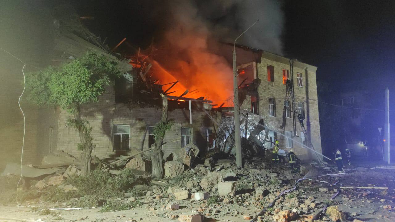 Російські дрони вночі атакували Харків, є руйнування (ВІДЕО)