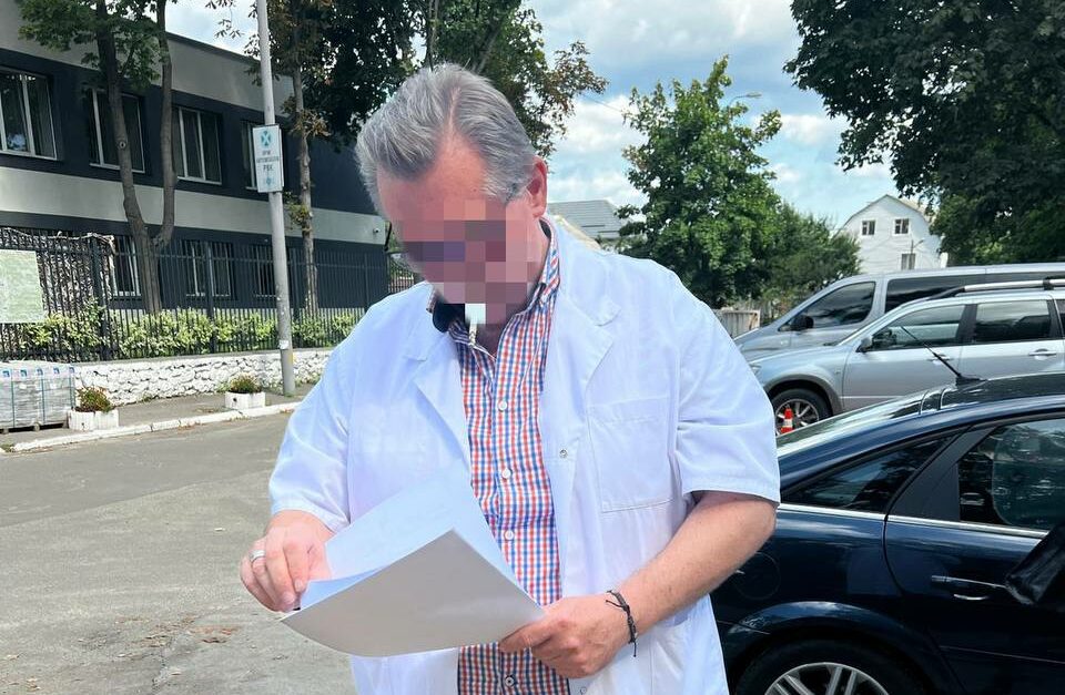 Руководитель киевской ВЛК получил подозрение за подделку медсправок