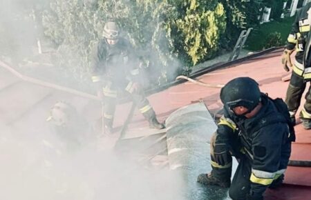 Росіяни обстріляли Херсон — поранені четверо рятувальників, які гасили пожежу