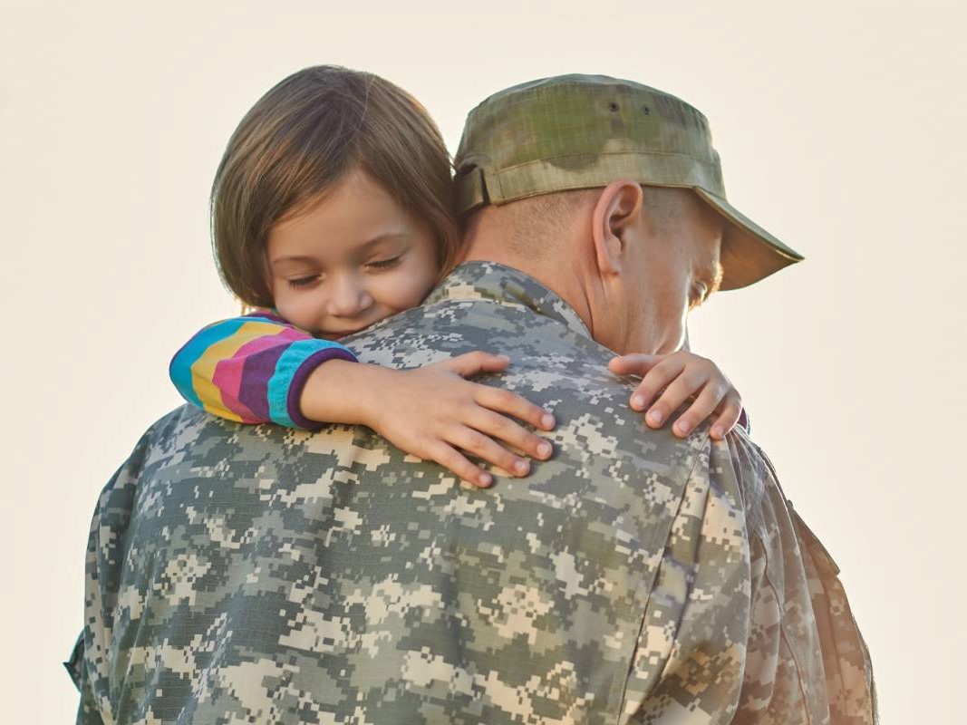 Як батькам, які перебувають на війні, говорити зі своїми дітьми?