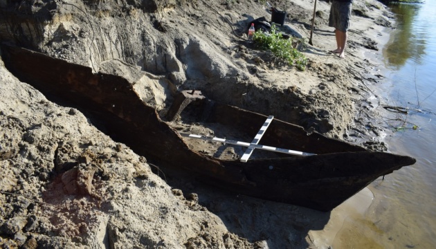 Біля Чернігова пошкодили давній дерев’яний човен, виявлений в Десні