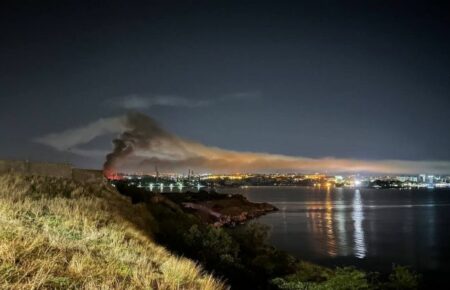 Ночью в Крыму были слышны взрывы, оккупанты перекрывали Керченский мост