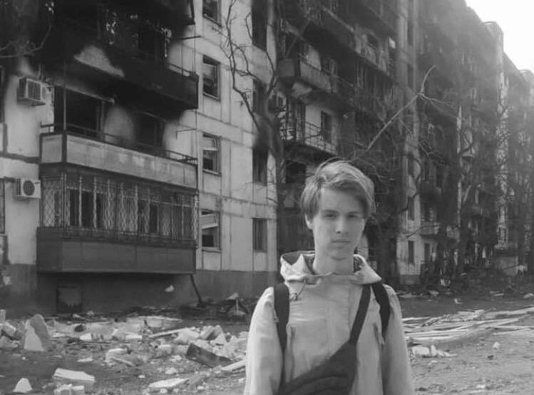 «Ці кадри я вивіз буквально в пакеті з білизною»: історія хлопця з Маріуполя, який зняв документальне кіно в окупації