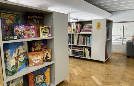 Не «Монополією» єдиною: у Києві відкрили першу в Україні бібліотеку настільних ігор