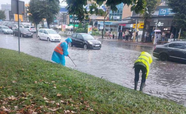 У Львові після сильної зливи сталося багато підтоплень (ВІДЕО)