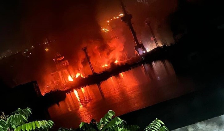 З'явилися фото знищеного у Севастополі російського десантного корабля «Мінськ»
