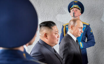 Чим поділяться один з одним два диктатори — Путін і Кім Чен Ин? Чим поділяться один з одним два диктатори — Путін і Кім Чен Ин?