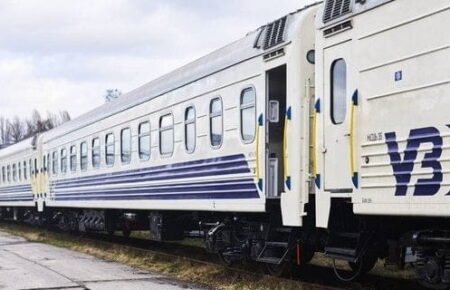 «Укрзалізниця» повідомляє про затримку поїздів через негоду
