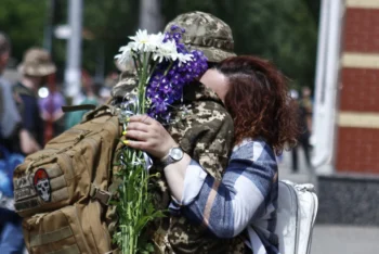 Нерозуміння, звинувачення та мізогінія: з чим зіштовхуються дружини українських захисників Нерозуміння, звинувачення та мізогінія: з чим зіштовхуються дружини українських захисників