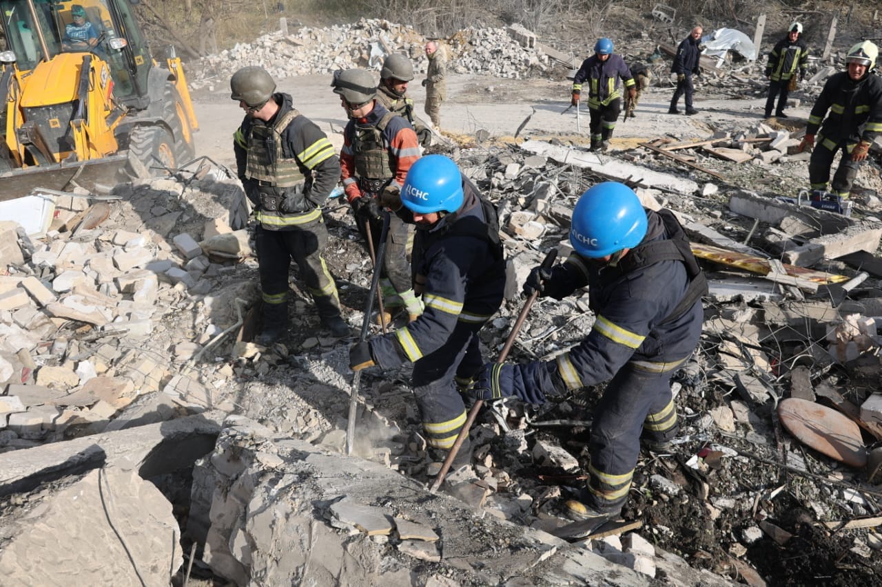У селі Гроза завершили рятувальні роботи: 51 загиблий, шестеро поранених