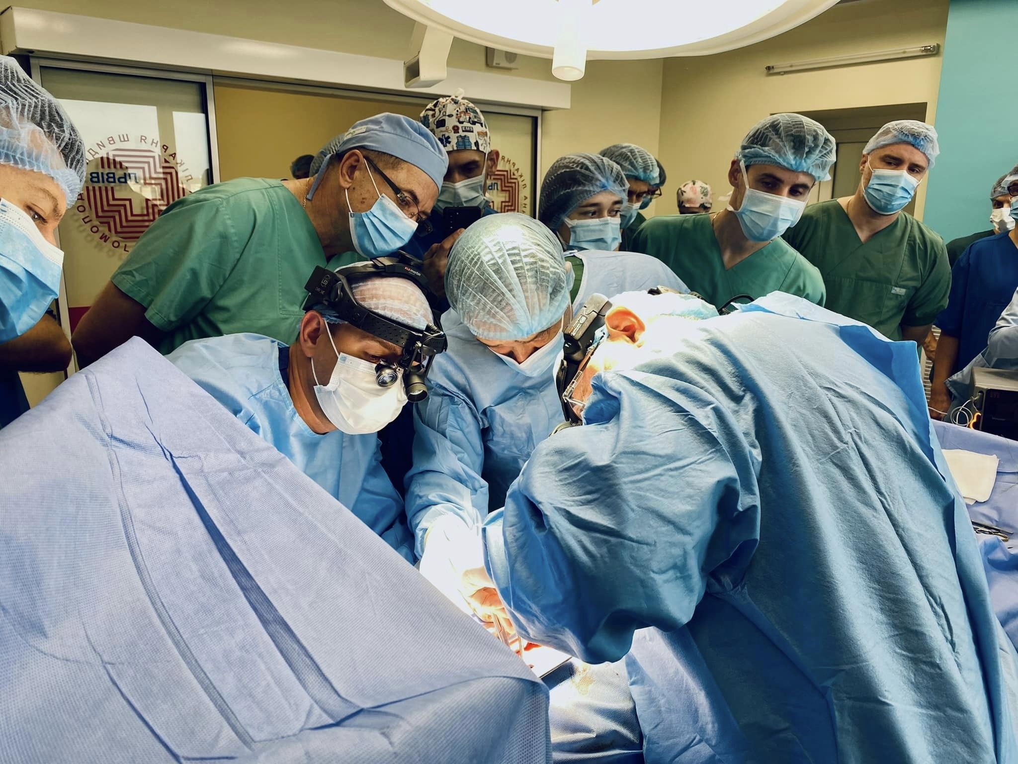 В Україні вперше зробили трансплантацію серця й легень одній людині (ФОТО)