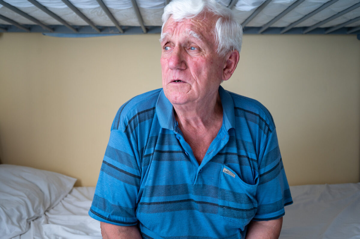 «Якби я мав у той момент гранатомет»: історія військового пенсіонера, який опинився у блокадному Маріуполі