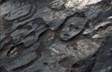 Під час посухи на Амазонці виявили стародавні петрогліфи, яким близько двох тисяч років