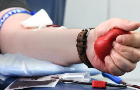МОЗ розширив перелік лікарів, які можуть переливати кров