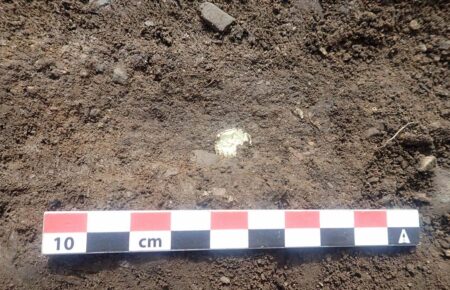 Археологи знайшли загадкові фігурки із золотої фольги
