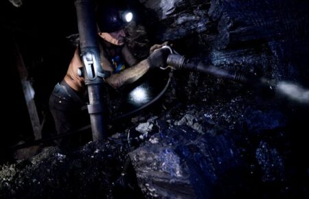 Через вибух на шахті в Казахстані загинули 45 людей