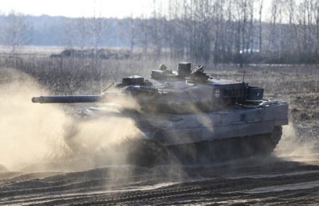 Литва отремонтирует танки Leopard для Украины
