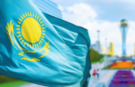 Казахстан вводит список лиц, которым запрещают въезд в страну