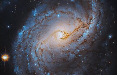 Телескоп «Хаббл» поділився зображенням галактики з яскравими спіральними рукавами