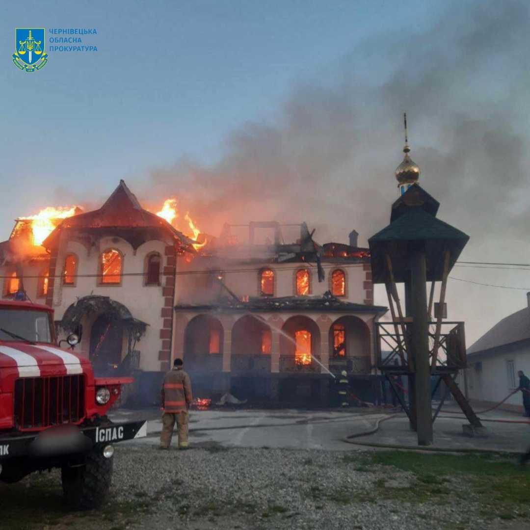 Ченця УПЦ МП, який спалив храм на Буковині, відправили у в'язницю (ФОТО)