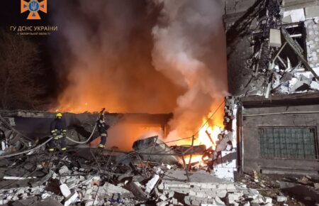 У Запоріжжі внаслідок влучання російського дрона горіли будівлі на інфраструктурному об'єкті