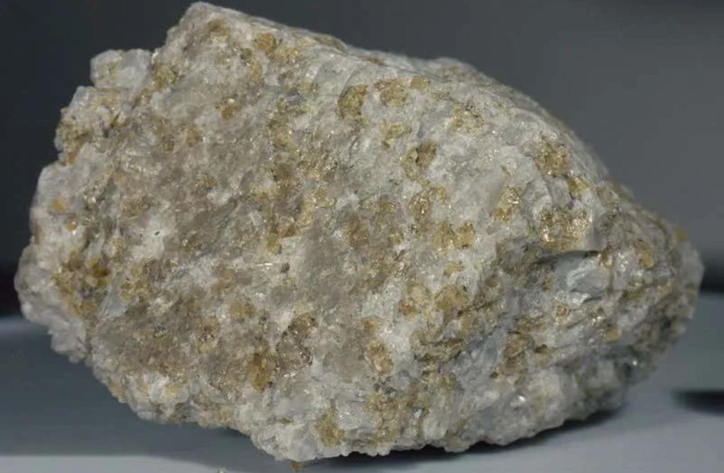 Исследователи нашли водород в лунных камнях миссии «Аполлон»