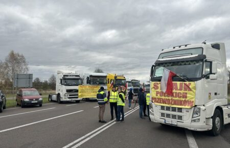 Польские перевозчики заблокировали все «грузовые» пункты пропуска на границе с Украиной