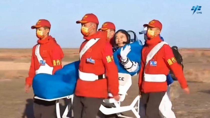 Экипаж китайской космической миссии «Шэньчжоу-16» вернулся на Землю