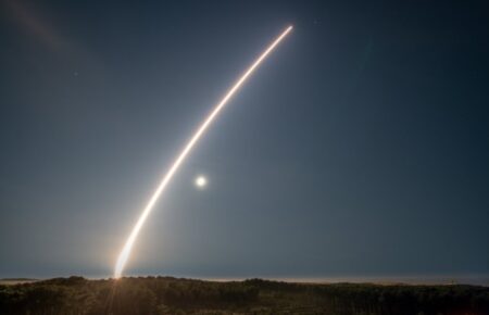 Міноборони Франції заявило про успішний тестовий запуск міжконтинентальної балістичної ракети