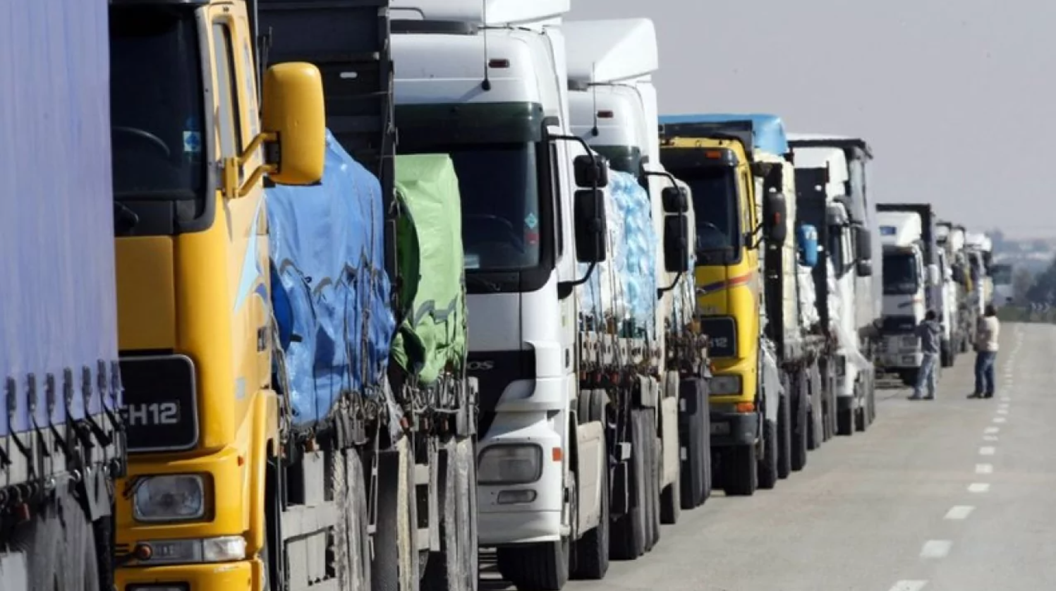 У трьох пунктах пропуску на кордоні з Польщею скупчилися близько 1100 вантажівок