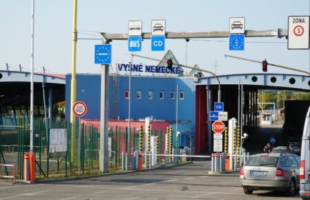 На словацкой границе временно разблокировали движение грузовиков в Украину