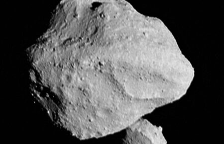 Зонд Lucy виявив, що астероїд Дінкінеш складається з двох частин