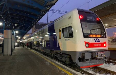На праздники «Укрзализныця» назначила дополнительный скоростной поезд из Киева во Львов