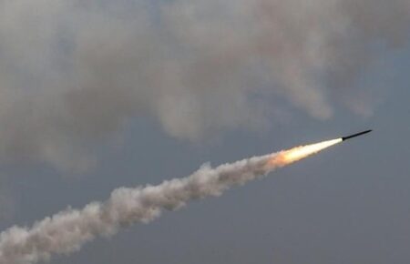 Над Дніпром збили керовану авіаційну ракету окупантів